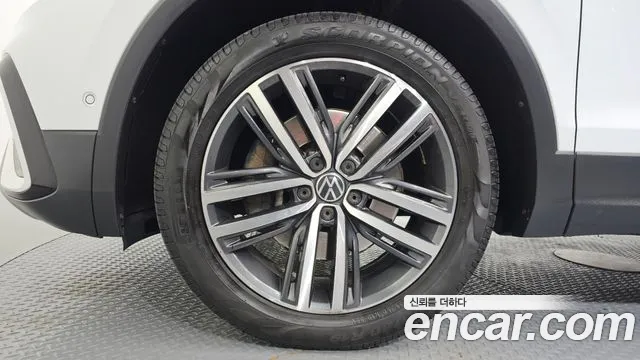 Volkswagen Tiguan — фото 5