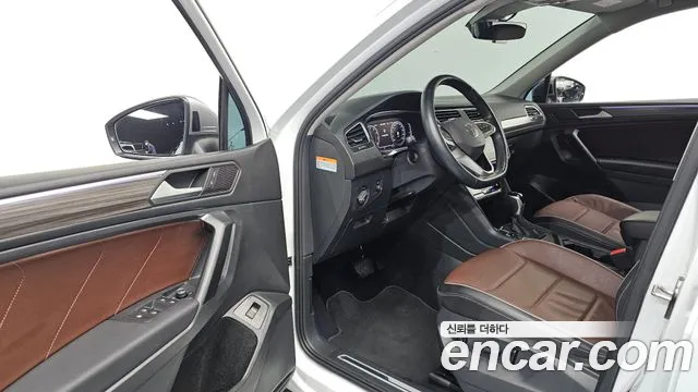 Volkswagen Tiguan — фото 10