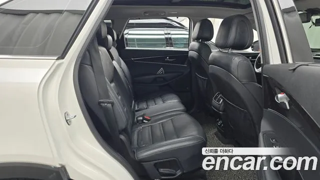 Kia Sorento — фото 11