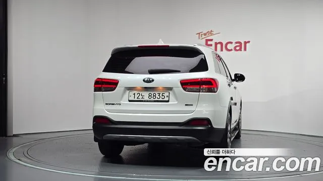 Kia Sorento — фото 4