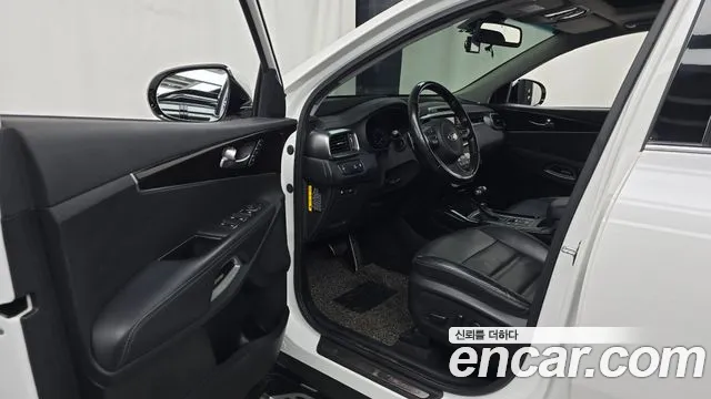 Kia Sorento — фото 10