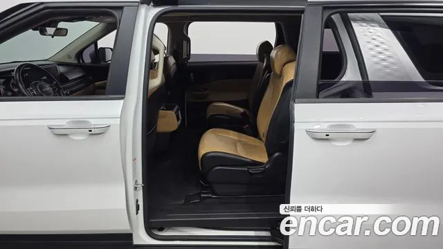 Kia Carnival — фото 11