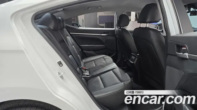 Hyundai Avante — фото 11
