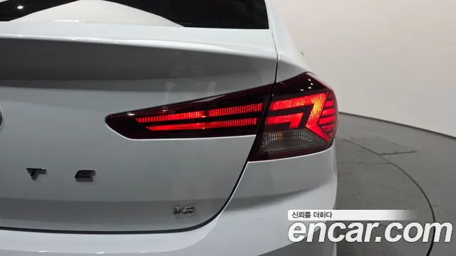 Hyundai Avante — фото 23