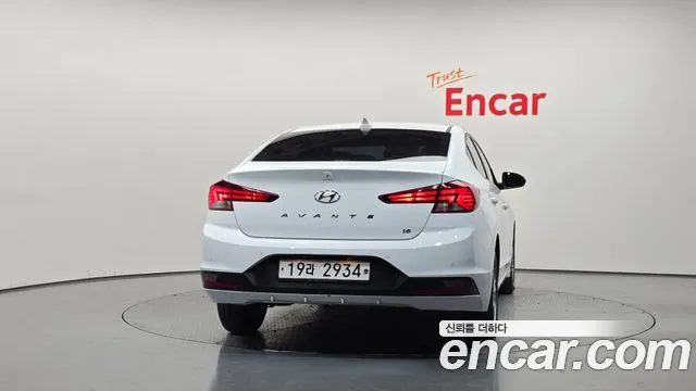 Hyundai Avante — фото 3