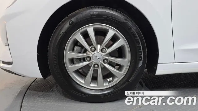 Hyundai Avante — фото 4
