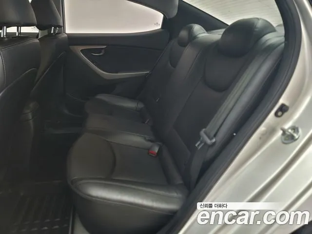 Hyundai Avante — фото 11