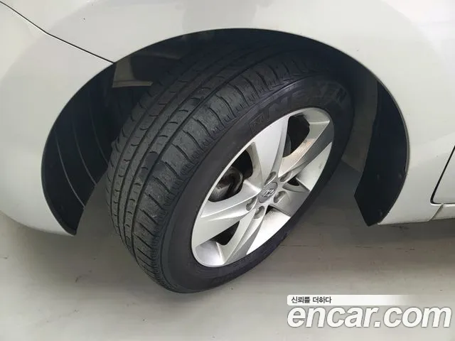 Hyundai Avante — фото 5