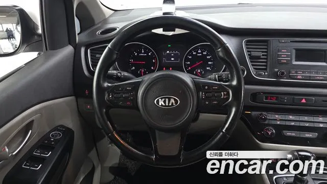 Kia Carnival — фото 13