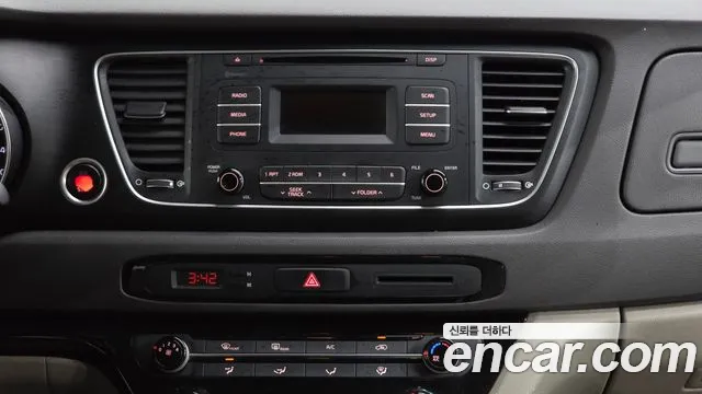 Kia Carnival — фото 14