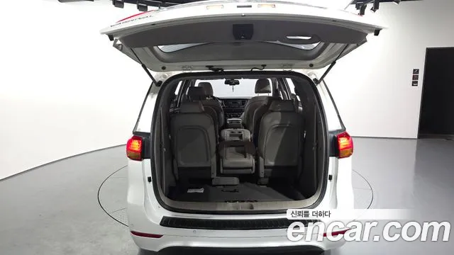 Kia Carnival — фото 20