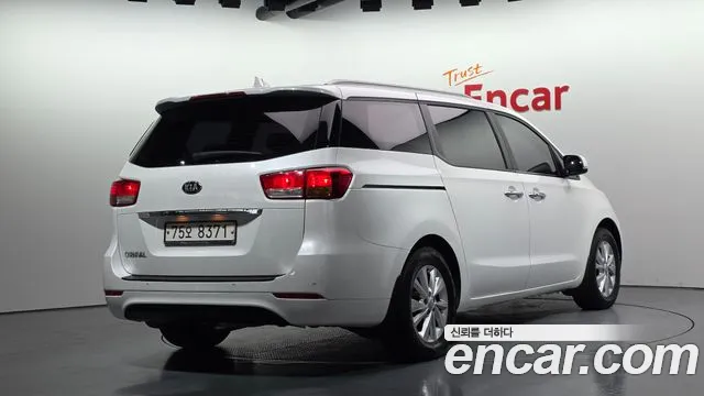 Kia Carnival — фото 2
