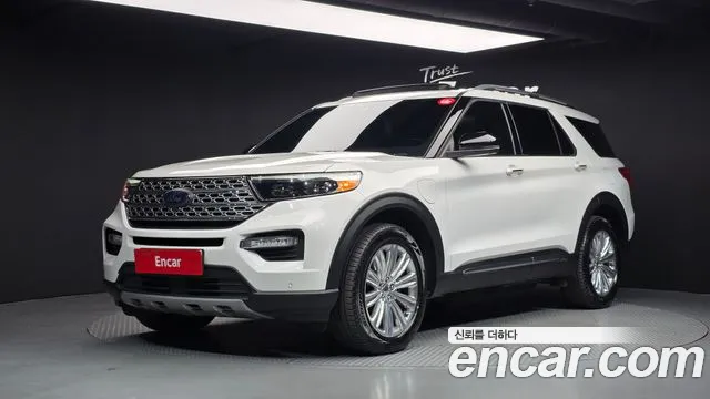 Ford Explorer — фото 1