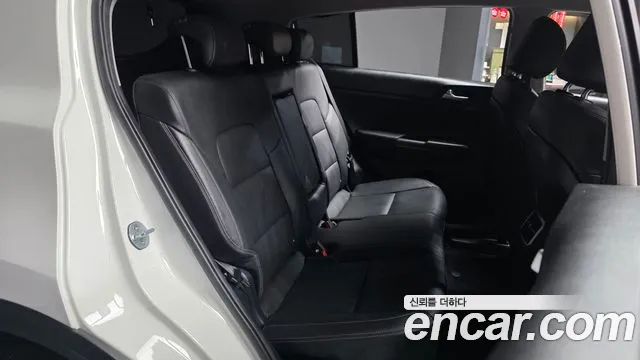 Kia Sportage — фото 12