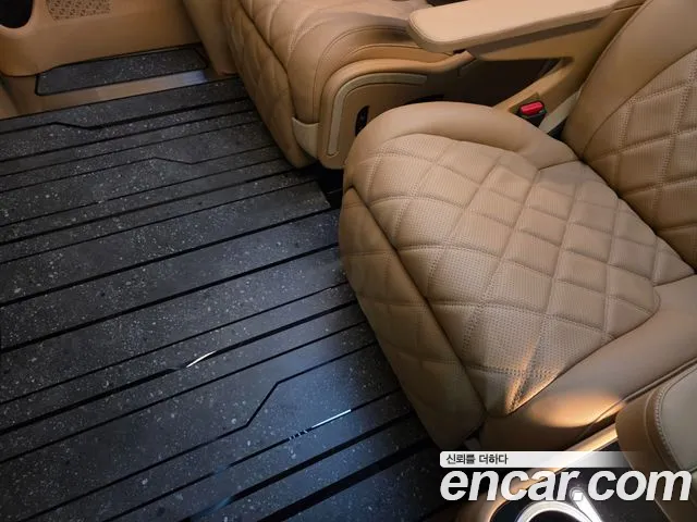 Kia Carnival — фото 10