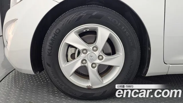 Hyundai Avante — фото 4