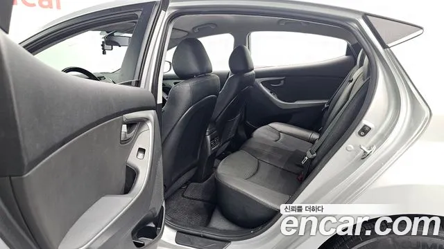 Hyundai Avante — фото 10