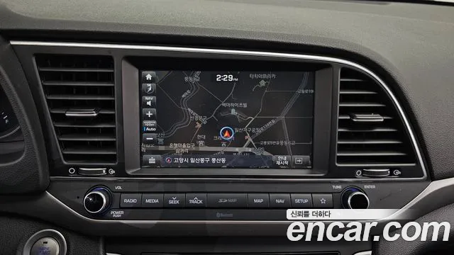 Hyundai Avante — фото 14