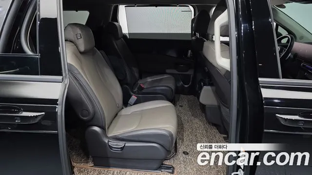 Kia Carnival — фото 12