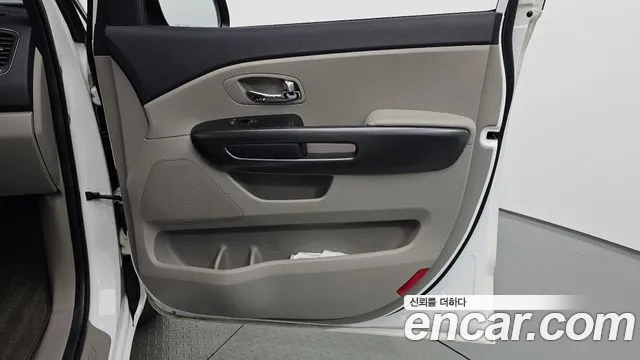 Kia Carnival — фото 25