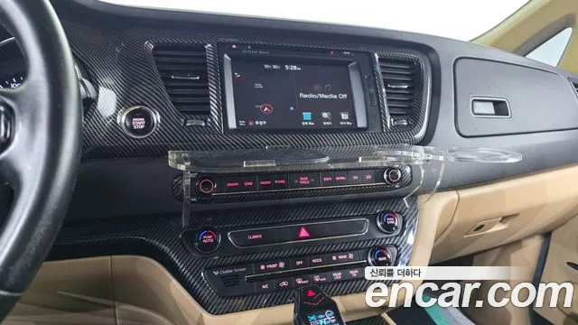 Kia Carnival — фото 11