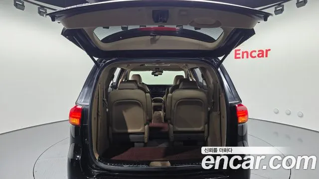 Kia Carnival — фото 15