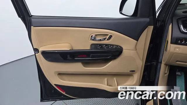 Kia Carnival — фото 24