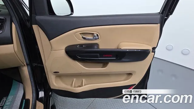 Kia Carnival — фото 25