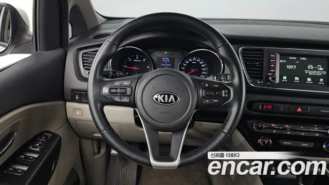 Kia Carnival — фото 13
