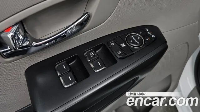 Kia Carnival — фото 27