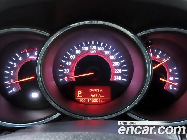 Kia Sorento — фото 8