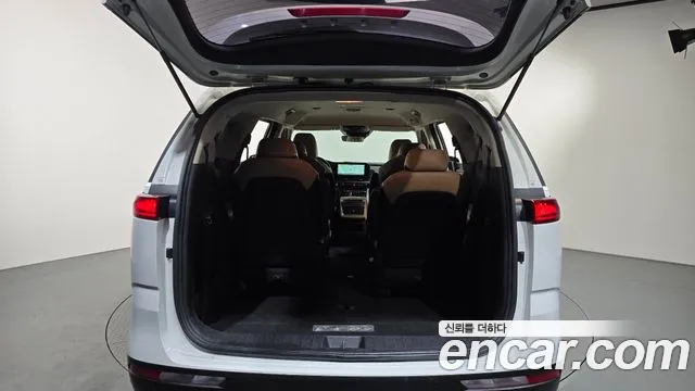 Kia Carnival — фото 17