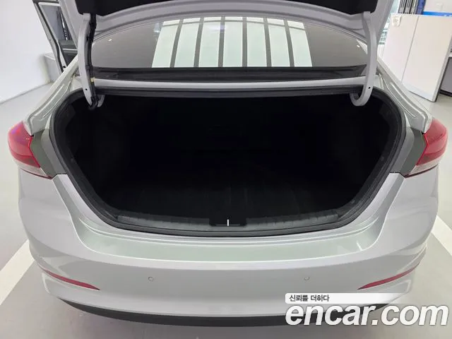 Hyundai Avante — фото 11