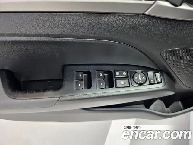 Hyundai Avante — фото 12
