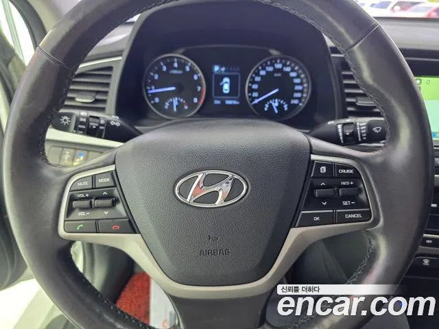 Hyundai Avante — фото 17