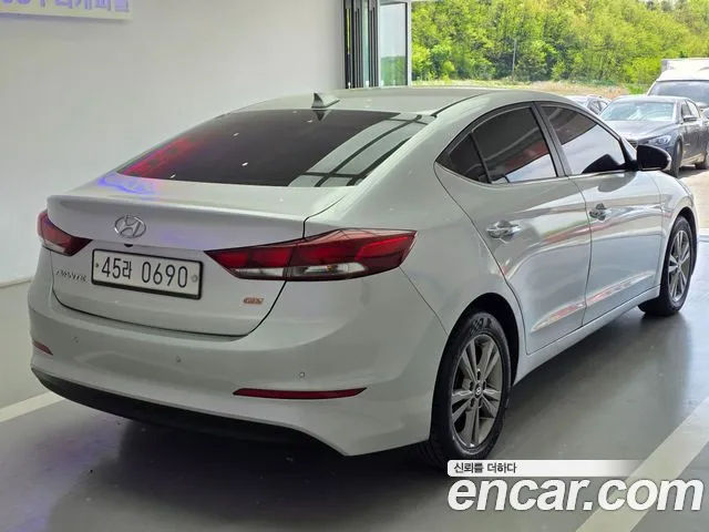 Hyundai Avante — фото 2