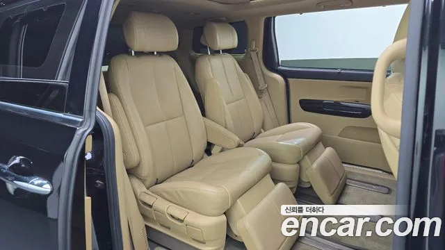 Kia Carnival — фото 11