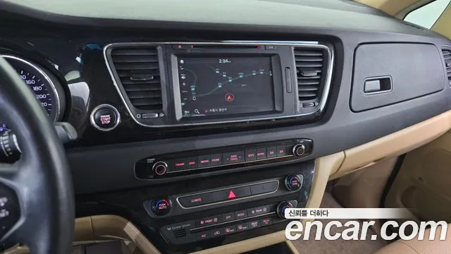 Kia Carnival — фото 12