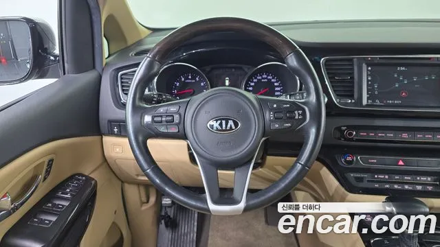 Kia Carnival — фото 13