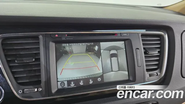 Kia Carnival — фото 14