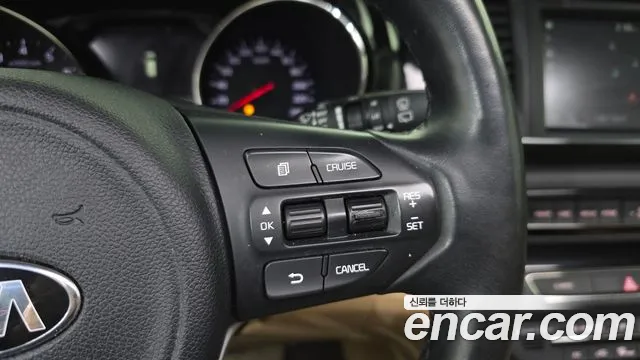 Kia Carnival — фото 16