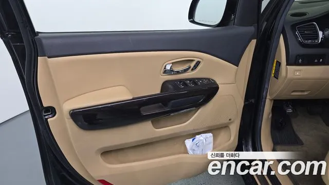 Kia Carnival — фото 24