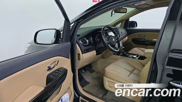 Kia Carnival — фото 10