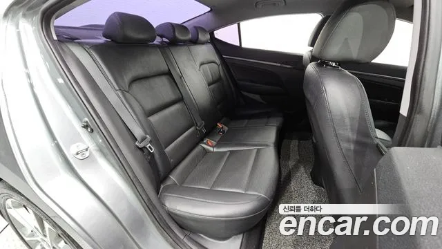 Hyundai Avante — фото 11