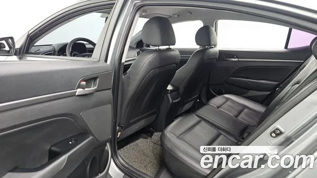 Hyundai Avante — фото 12