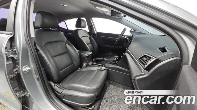 Hyundai Avante — фото 26