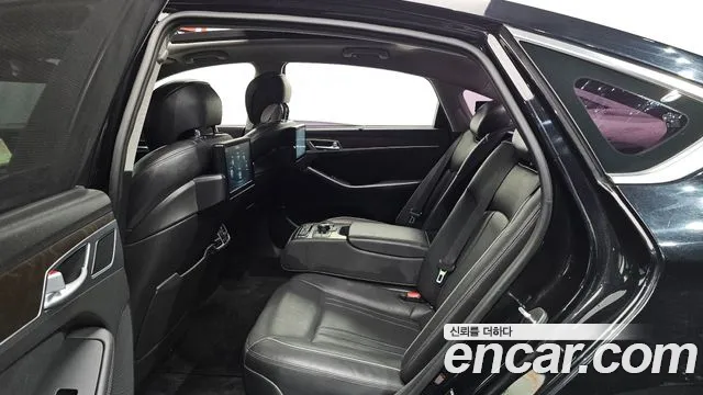 Hyundai Genesis — фото 12