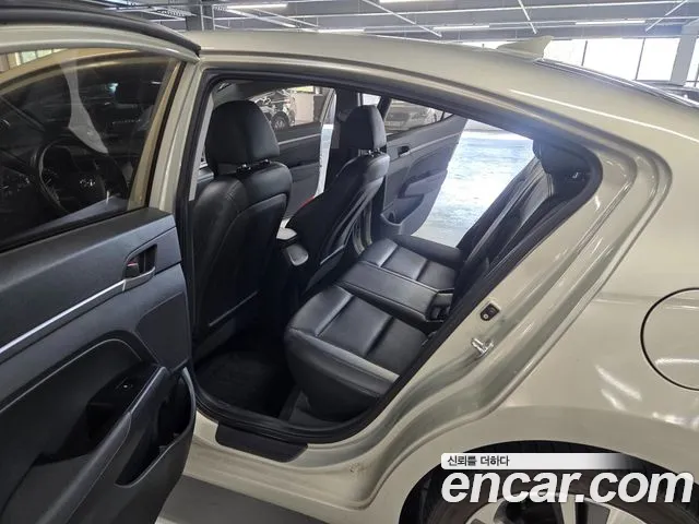 Hyundai Avante — фото 9