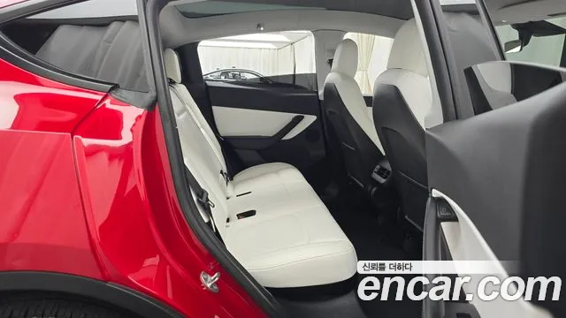 Tesla Model Y — фото 11