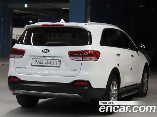 Kia Sorento — фото 4